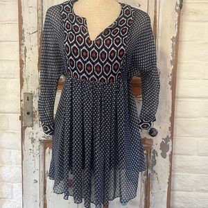 A pea in the pod sheer print top